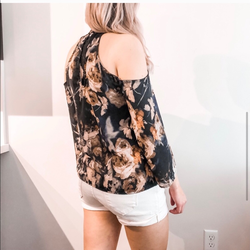 Style Rack cold shoulder top medium - Picture 4 of 7